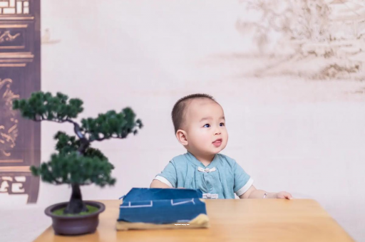 拉萨宝宝眼屎多是什么原因